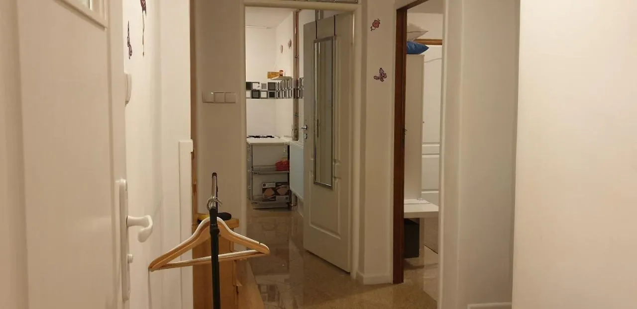 Lovely Apartment In Quiet Area Warsaw Poland